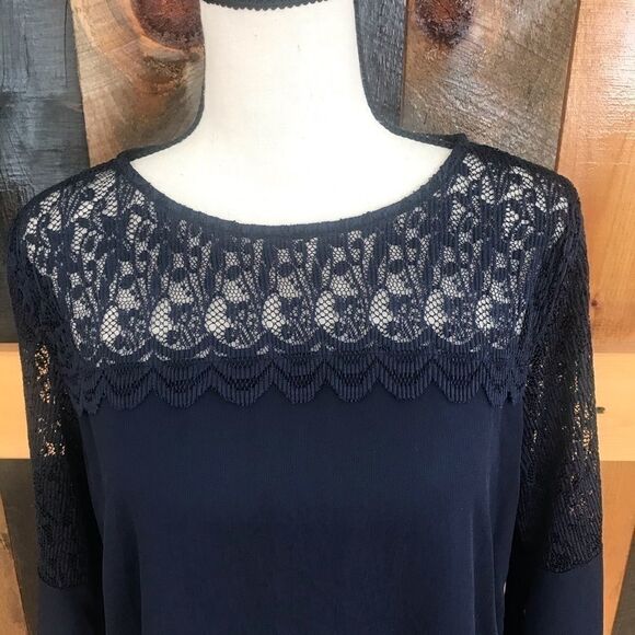 ROZ & Ali top with bell sleeves and crochet bodice - Picture 2 of 5